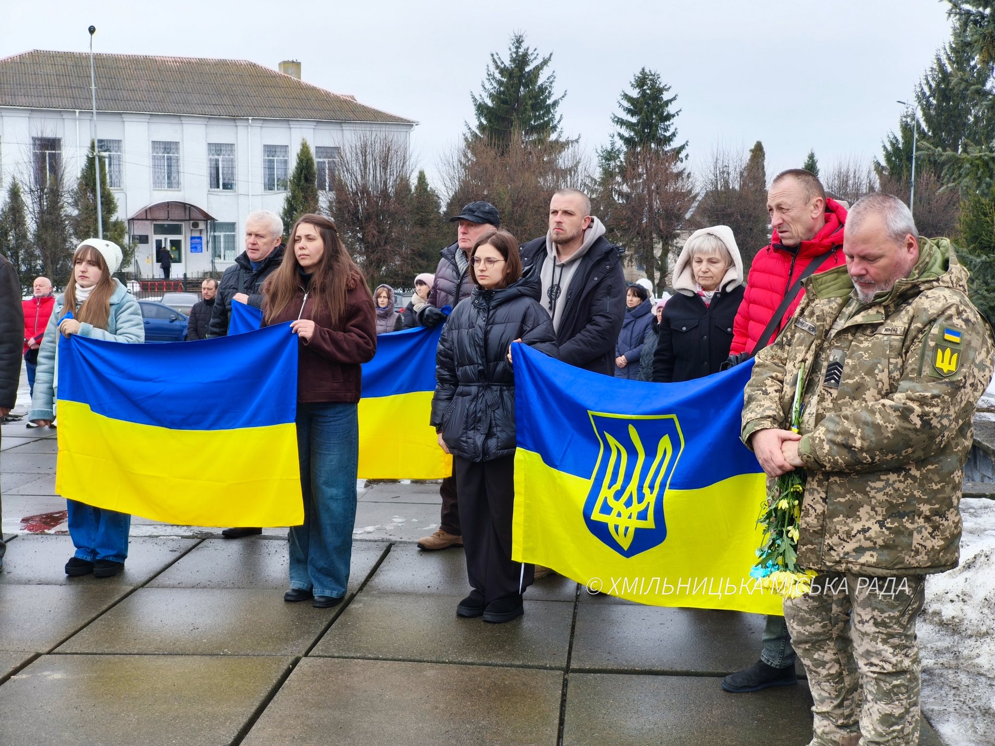 Коли пам’ять сильніша за біль: громади Хмільниччини вшанували четверту річницю війни