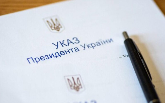 За відновлення тепла після обстрілів комунальника з Калинівки відзначено державною нагородою