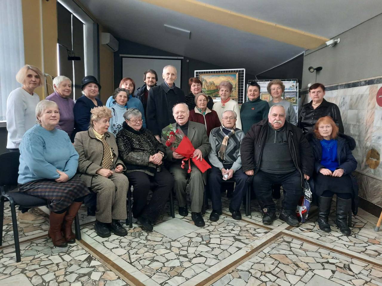 «Спогадів моїх намисто»: у Хмільнику відзначили 80-річчя художника Михайла Громова